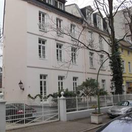 Guesthouse Dirazi Frankfurt Am Main Compare Deals