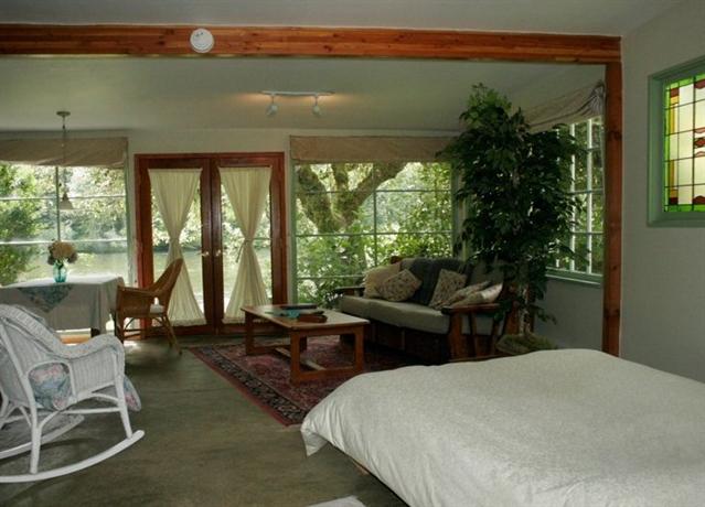 Mckenzie River Inn Retreat For The Arts And Cabins Vida Compare