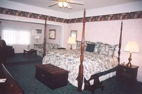 Longhouse Manor B&B