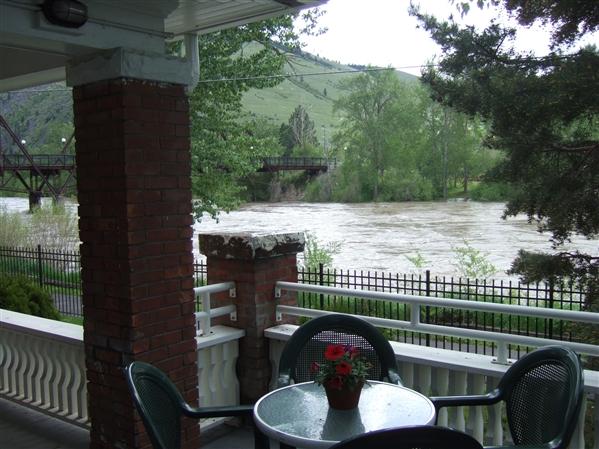 Goldsmith's River Front Inn