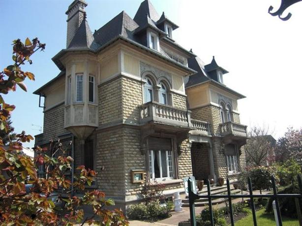 Le Castel Guesthouse