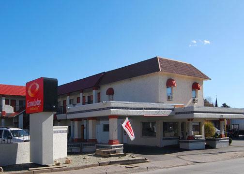 Econo Lodge Inn & Suites