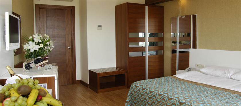 Sea World Resort & Spa Side