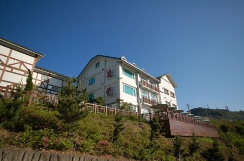 Jun Yue Hanging Garden Resort Ren Ai Township Compare Deals - 
