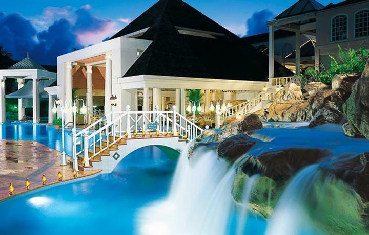 Sandals Regency La Toc