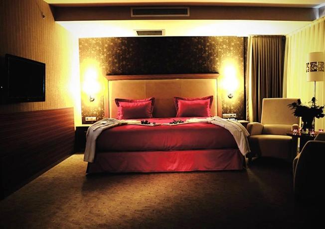Demora Hotel