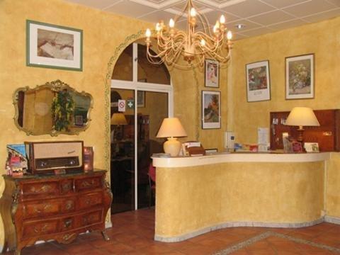 Square Hotel