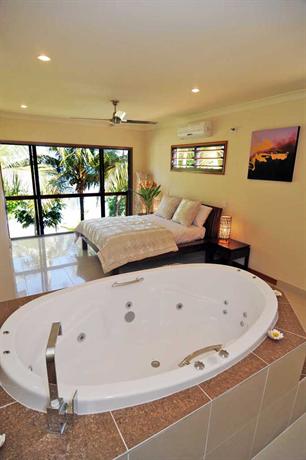 Pandanus Waterfront Apartments Port Vila