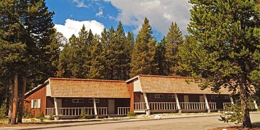 Canyon Lodge Cabins Inside The Park West Yellowstone Compare