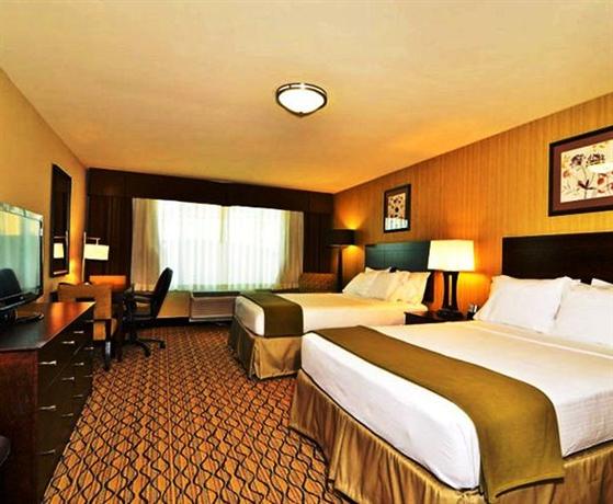 Holiday Inn Express & Suites Williston