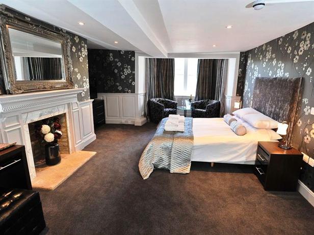 The Bell Hotel Charlbury Compare Deals