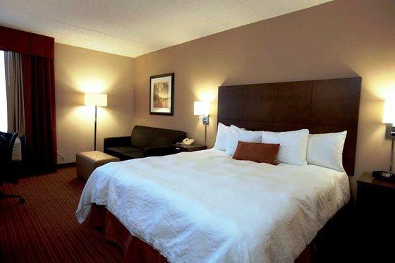 Hampton Inn Chicago Naperville Compare Deals - 