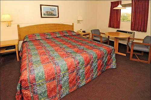 Bastrop Inn Compare Deals