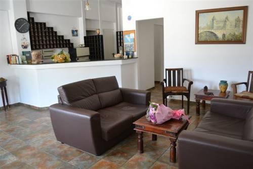 Ostria Hotel Ydrousa