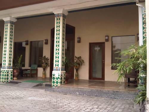 Hotel Keluarga Djagalan Raya Surabaya Compare Deals - 