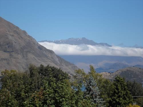 Peak Sport Chalet Wanaka Compare Deals - 