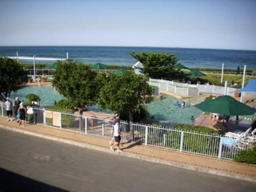 Blue Lagoon Beach Resort Bateau Bay Compare Deals Blue Lagoon Beach Resort