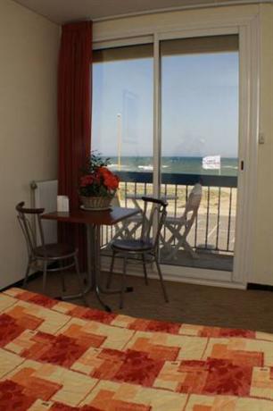 Hotel De La Plage Le Barcares Compare Deals