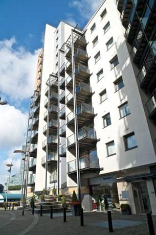 Fraser Place Canary Wharf