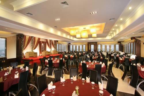 Orchardz Hotel Pontianak - Compare Deals