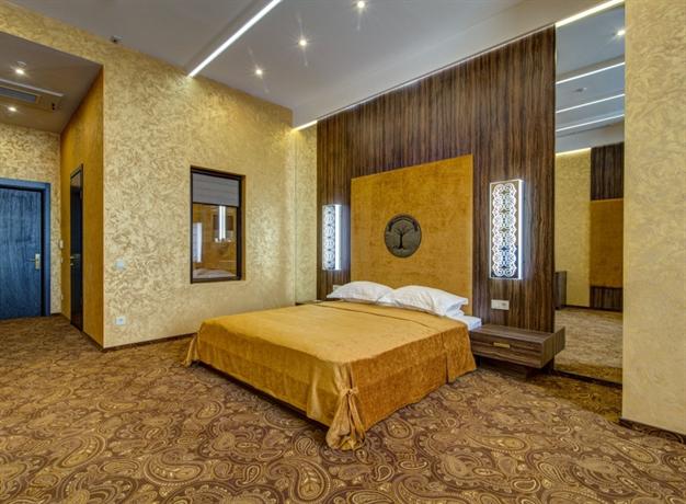 Khan-Chinar Hotel
