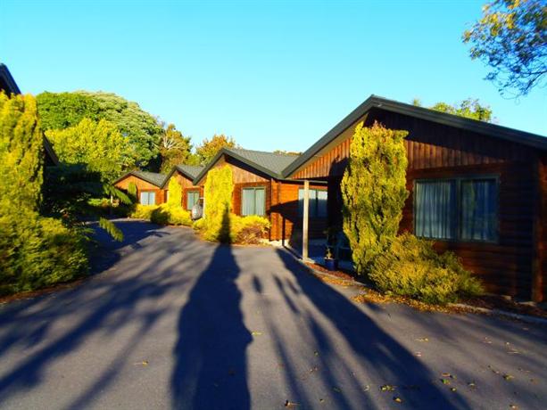 Cottage Park Travel Lodge & Conference Centre