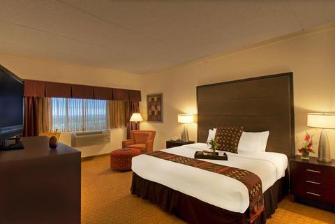 Crowne Plaza Minneapolis International Airport Hotel & Suites