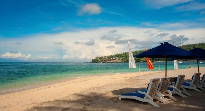 Hasil gambar untuk senggigi beach