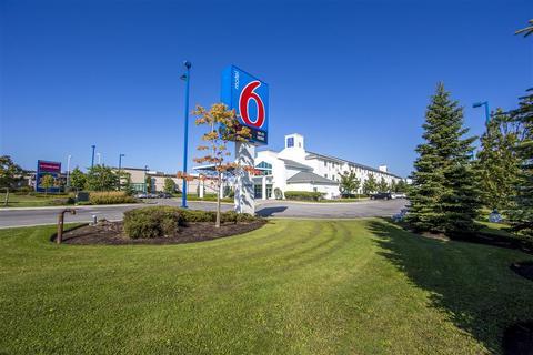 Motel 6 Toronto Mississauga Compare Deals - 