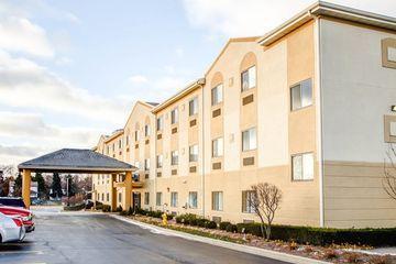 Comfort Suites Lombard Addison Compare Deals