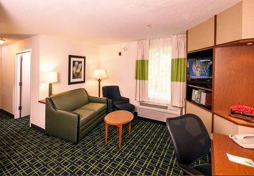 Fairfield Inn Suites Brunswick Freeport Compare Deals