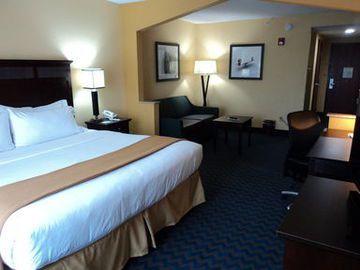 Holiday Inn Express Suites Roanoke Rapids Se Compare Deals