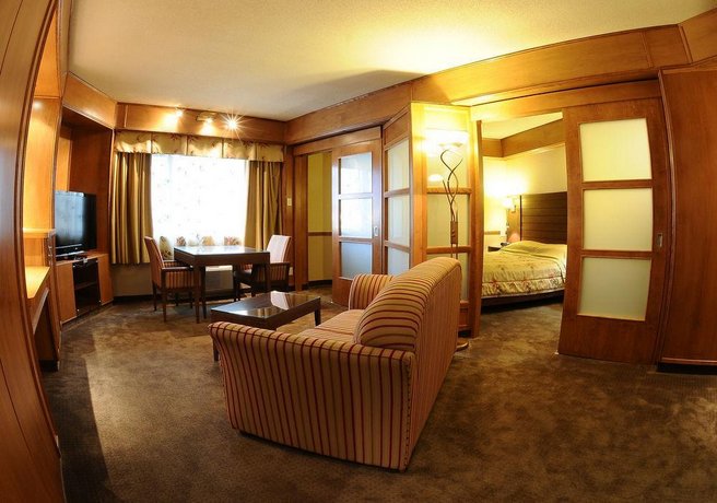 Hotel Le Montagnais Saguenay Compare Deals - 