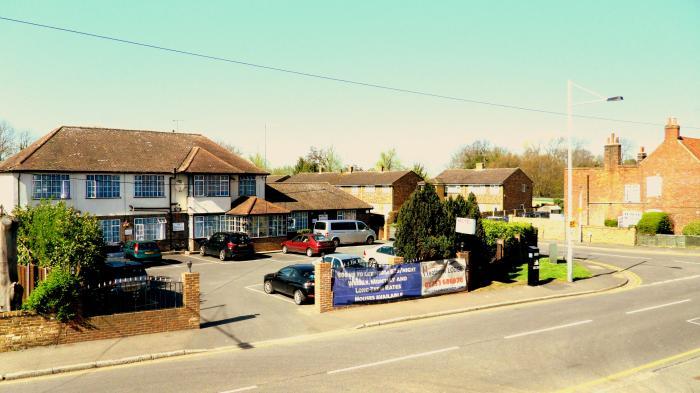 히드로 로지, Heathrow Lodge