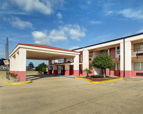 Econo Lodge Inn and Suites Forest