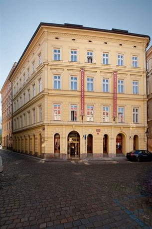 찰스 브리지 팰리스, Charles Bridge Palace