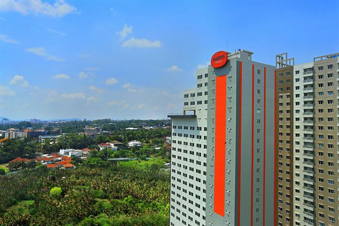 HARRIS Hotel & Convention Ciumbuleuit Bandung - Compare Deals