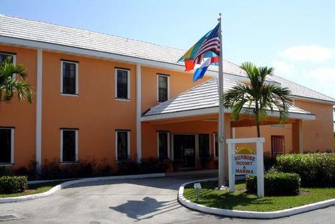 Running Mon Sunrise Marina & Resort