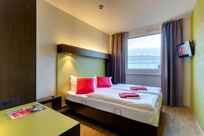 Meininger Hotel Berlin Hauptbahnhof Compare Deals - 