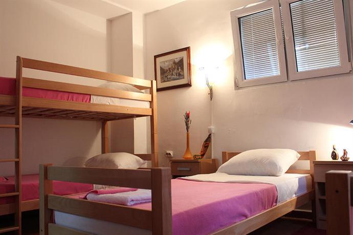 Hostel 42
