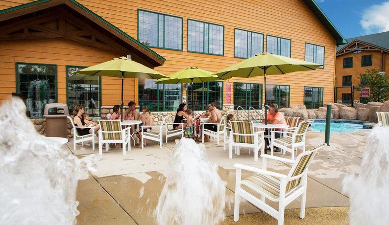 Tundra Lodge Resort & Waterpark, Green Bay - Compare Deals