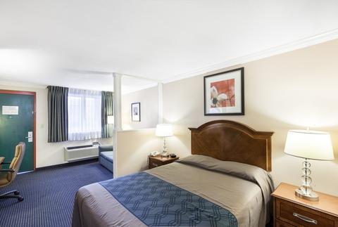 Econo Lodge Inn Suites Fiesta Park San Antonio Compare Deals