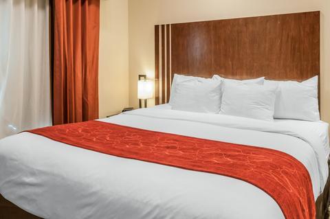 Comfort Suites Roswell Compare Deals