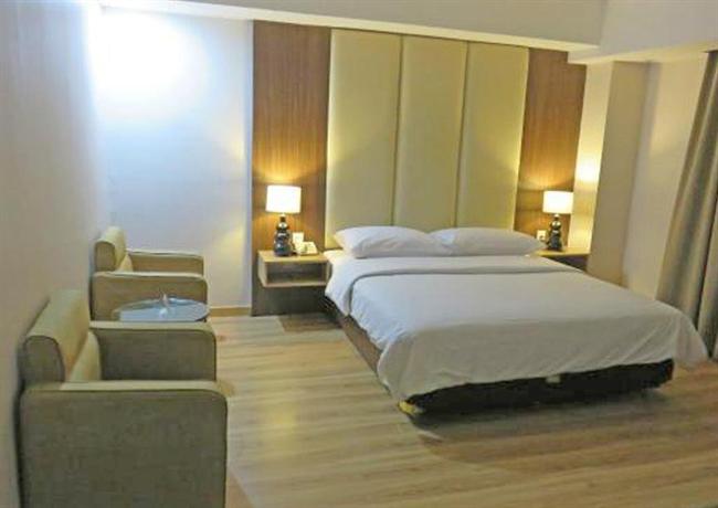 Orchardz Hotel Bandara, Jakarta - Compare Deals