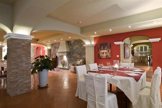 Hotel Casolare Le Terre Rosse, sala da pranzo Hotel Casolare Le Terre Rosse, sala da pranzo San Gimignano.jpg