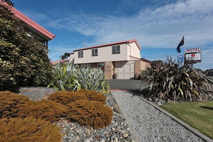 Admiral Court Motel & Apartments