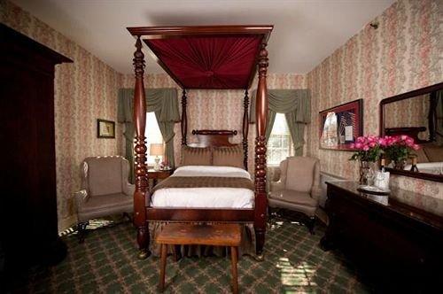 The Golden Lamb Inn, Cincinnati - Compare Deals