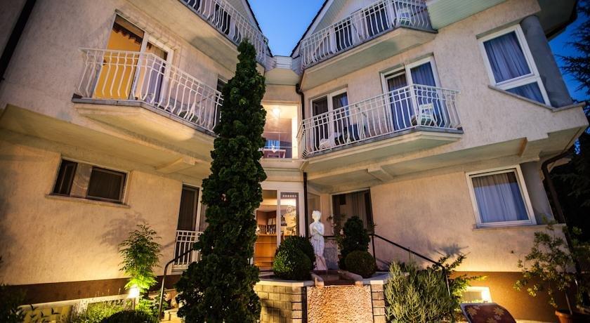Hotel Diana