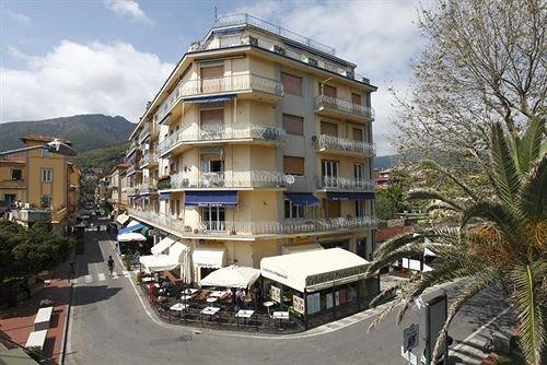 Hotel Garden Levanto - Compare Deals