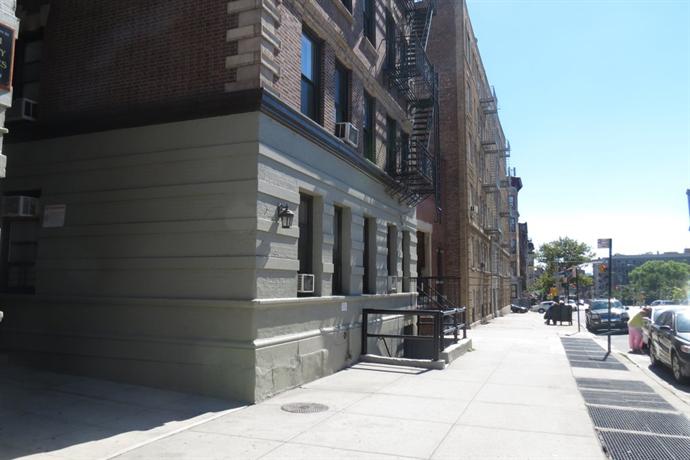 North Broadway Deluxe